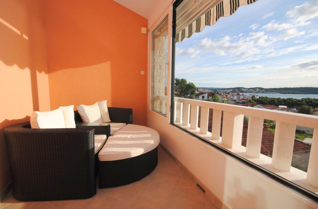 Seaview Luxury Apartment "Lucy" With Terrace & Vintage Summer Kitchen Trogir Luaran gambar