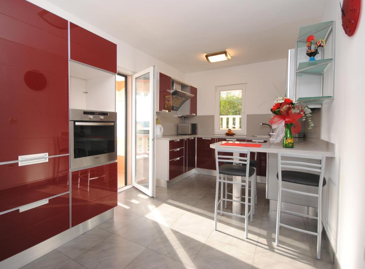 Seaview Luxury Apartment "Lucy" With Terrace & Vintage Summer Kitchen Trogir Luaran gambar
