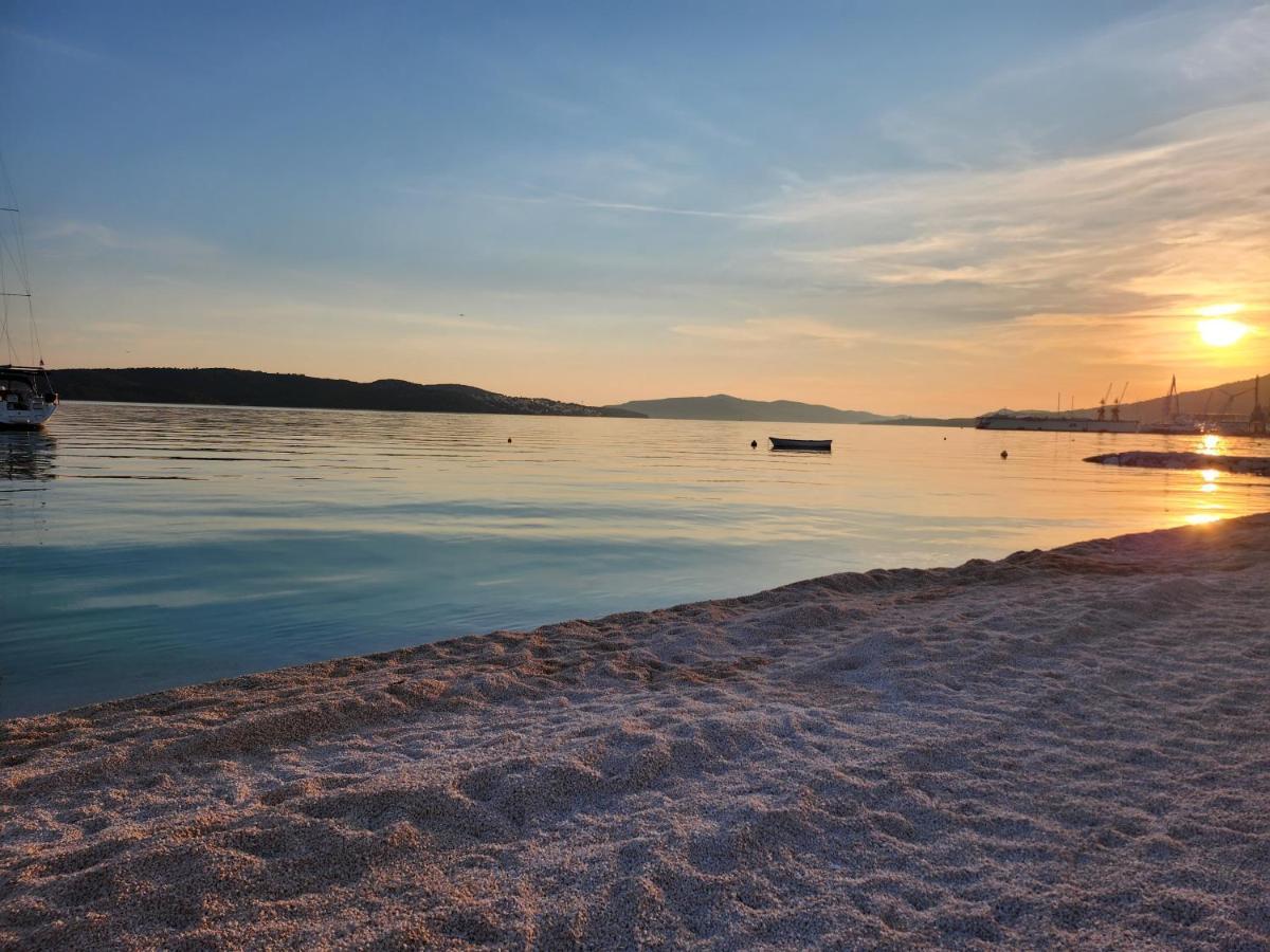 Seaview Luxury Apartment "Lucy" With Terrace & Vintage Summer Kitchen Trogir Luaran gambar